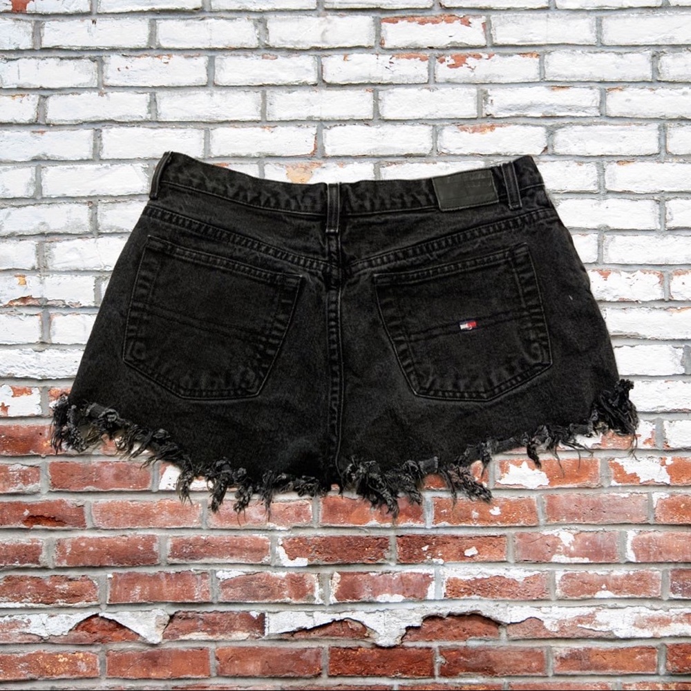 Vintage Tommy Hilfiger fringed high waisted shorts. Size 12